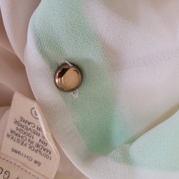 Pretty Good Button down sleeveless top - Picture 7 of 12